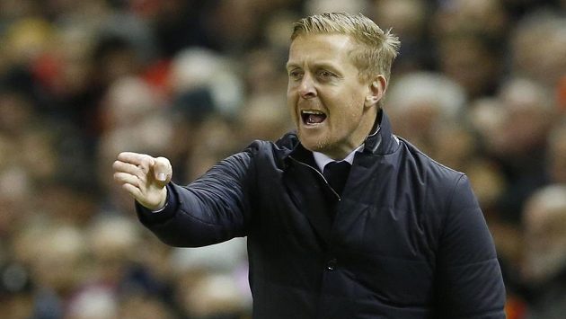 Trenér Garry Monk u fotbalistů Swansea skončil. Trenér Garry Monk u fotbalistů Swansea skončil.
