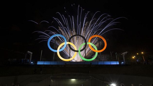 Madureira Park v Rio de Janeiru už byl vyzdoben olympijskými kruhy přivezenými z Londýna. Přípravy her mnohdy ale váznou. Madureira Park v Rio de Janeiru už byl vyzdoben olympijskými kruhy přivezenými z Londýna. Přípravy her mnohdy ale váznou.