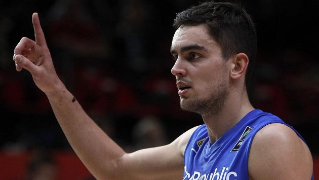 Český basketbalista Tomáš Satoranský během čtvrtfinálového duelu mistrovství Evropy se Srbskem. Český basketbalista Tomáš Satoranský během čtvrtfinálového duelu mistrovství Evropy se Srbskem.