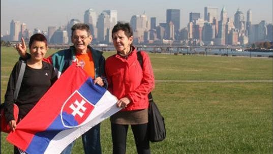 Eva Seidlová (vlevo), Vlado Sucháň a Zdenka Trulíková v New Yorku. Eva Seidlová (vlevo), Vlado Sucháň a Zdenka Trulíková v New Yorku.
