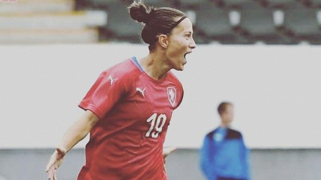 Česká fotbalistka Petra Divišová ukončila reprezentační kariéru. Česká fotbalistka Petra Divišová ukončila reprezentační kariéru.