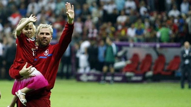 Tomáš Hübschman s dcerou Michaelou mává naposledy divákům. Cesta české reprezentace šampionátem skončila ve čtvrtfinále. Tomáš Hübschman s dcerou Michaelou mává naposledy divákům. Cesta české reprezentace šampionátem skončila ve čtvrtfinále.