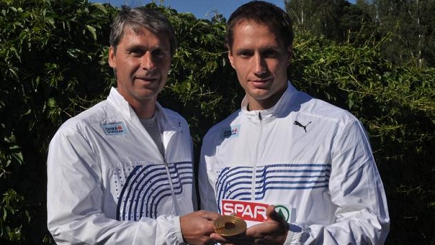 Čerstvý mistr Evropy v hodu oštěpem Vítězslav Veselý (vpravo) a jeho trenér Jan Železný. Čerstvý mistr Evropy v hodu oštěpem Vítězslav Veselý (vpravo) a jeho trenér Jan Železný.