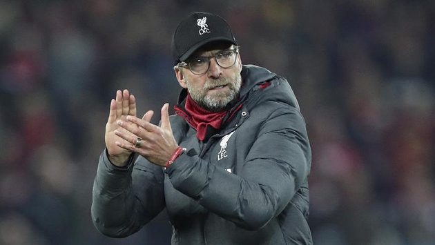 Liverpoolský kouč Jürgen Klopp při utkání s Wolverhamptonem. Liverpoolský kouč Jürgen Klopp při utkání s Wolverhamptonem.