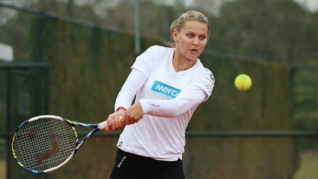 Lucie Šafářová při tréninku na fedcupový duel Lucie Šafářová při tréninku na fedcupový duel