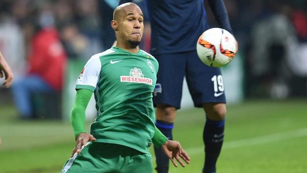 Theodor Gebre Selassie z Brém v sobotním utkání proti Hertě Berlín. Theodor Gebre Selassie z Brém v sobotním utkání proti Hertě Berlín.
