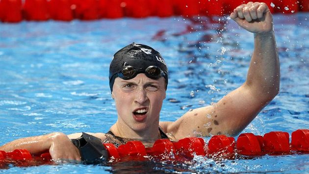 Americká plavkyně Katie Ledecká vyhrála na MS v Kazani 1500 metrů volný způsob v novém světovém rekordu. Americká plavkyně Katie Ledecká vyhrála na MS v Kazani 1500 metrů volný způsob v novém světovém rekordu.