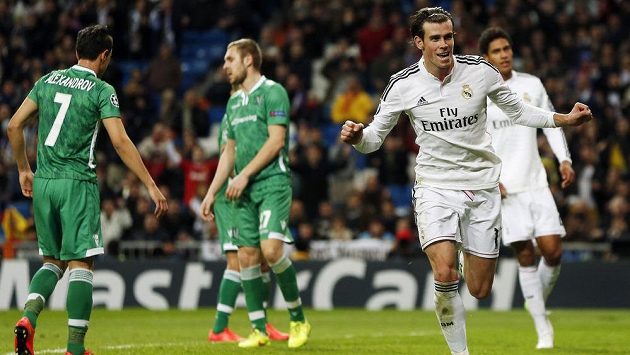 Fotbalista Realu Madrid Gareth Bale (vpravo) se raduje z gólu proti bulharskému Ludogorci Razgrad v Lize mistrů. Fotbalista Realu Madrid Gareth Bale (vpravo) se raduje z gólu proti bulharskému Ludogorci Razgrad v Lize mistrů.