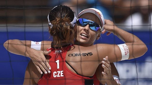 Barbora Hermannová (vlevo) a Markéta Nausch Sluková. Barbora Hermannová (vlevo) a Markéta Nausch Sluková.