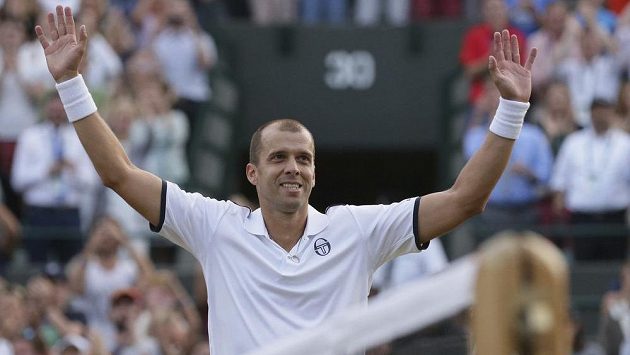 Gilles Müller se raduje z výhry nad Rafaelem Nadalem. Gilles Müller se raduje z výhry nad Rafaelem Nadalem.