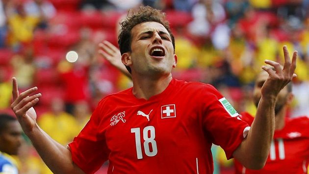 Švýcar Admir Mehmedi jásá poté, co vstřelil gól Ekvádoru. Švýcar Admir Mehmedi jásá poté, co vstřelil gól Ekvádoru.