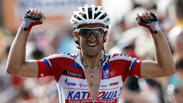 Španělský cyklista Daniel Moreno Fernandez se raduje z triumfu v závodě Valonský šíp. Španělský cyklista Daniel Moreno Fernandez se raduje z triumfu v závodě Valonský šíp.