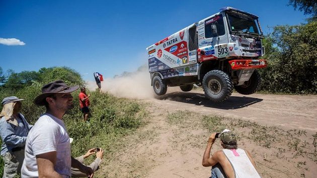 Aleš Loprais s kamiónem Tatra na trati druhé etapy Rallye Dakar. Aleš Loprais s kamiónem Tatra na trati druhé etapy Rallye Dakar.