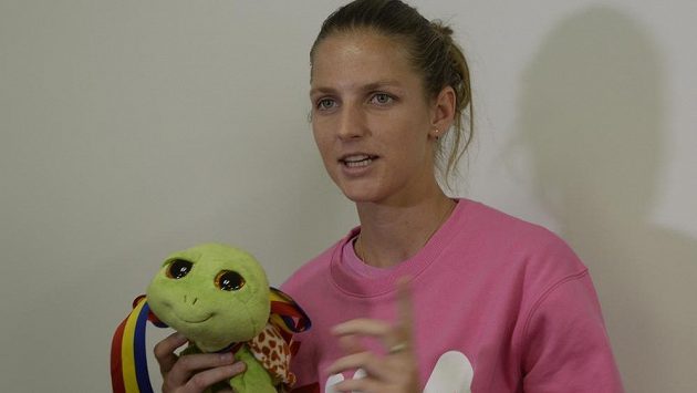 Karolína Plíšková s talismanem pro štěstí před Turnajem mistryň. Karolína Plíšková s talismanem pro štěstí před Turnajem mistryň.