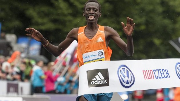 Patrick Terer slíbil, že v Praze roku 2014 maratón vyhraje. Vyhrál. Patrick Terer slíbil, že v Praze roku 2014 maratón vyhraje. Vyhrál.