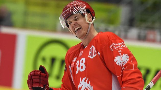 Aron Chmielewski z Třince se raduje z třetí branky proti Brynäs. Aron Chmielewski z Třince se raduje z třetí branky proti Brynäs.