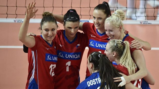 České volejbalistky vyhrály nad Švédskem a slaví. Stejně jako loni si zahrají v Evropské lize Final Four. České volejbalistky vyhrály nad Švédskem a slaví. Stejně jako loni si zahrají v Evropské lize Final Four.