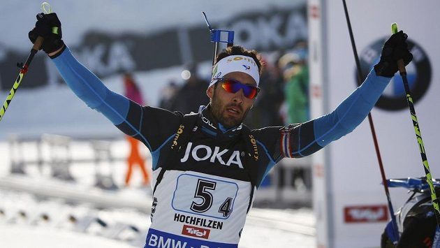 Francouzský biatlonista Martin Fourcade porazil ve finiši závodu smíšených štafet Rusa Šipulina, z čehož měl velkou radost. Francouzský biatlonista Martin Fourcade porazil ve finiši závodu smíšených štafet Rusa Šipulina, z čehož měl velkou radost.