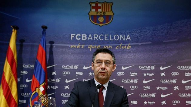 Prezident fotbalové Barcelony Josep Maria Bartomeu na středeční tiskové konferenci. Prezident fotbalové Barcelony Josep Maria Bartomeu na středeční tiskové konferenci.