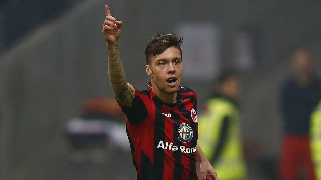 Útočník Eintrachtu Frankfurt Václav Kadlec se raduje z branky do sítě Bordeaux. Útočník Eintrachtu Frankfurt Václav Kadlec se raduje z branky do sítě Bordeaux.