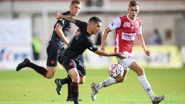 Nicolae Stanciu ze Slavie během utkání 3. kola Fortuna ligy s FK Pardubice. Nicolae Stanciu ze Slavie během utkání 3. kola Fortuna ligy s FK Pardubice.