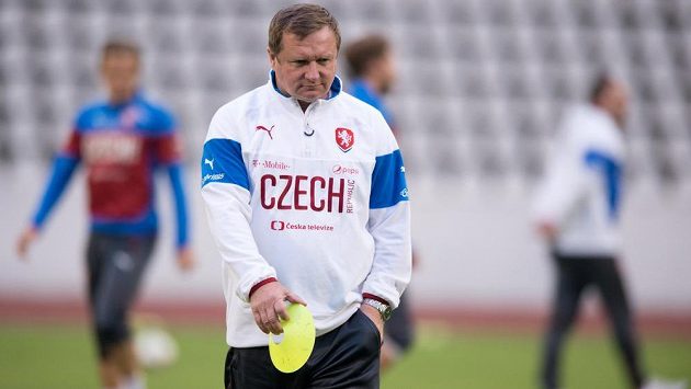 Trenér fotbalové reprezentace Pavel Vrba. Trenér fotbalové reprezentace Pavel Vrba.