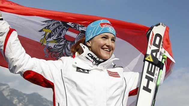 V šestatřiceti letech ukončila Elisabeth Görglová kariéru. V šestatřiceti letech ukončila Elisabeth Görglová kariéru.