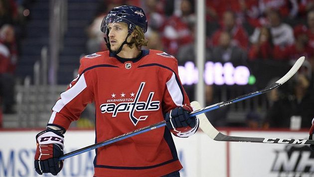 Švédský hokejový útočník Carl Hagelin bude v NHL pokračovat ve Washingtonu, s který uzavřel novou čtyřletou smlouvu na 11 milionů dolarů. Švédský hokejový útočník Carl Hagelin bude v NHL pokračovat ve Washingtonu, s který uzavřel novou čtyřletou smlouvu na 11 milionů dolarů.