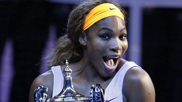 Serena Williamsová se raduje z triumfu na Turnaji mistryň. Serena Williamsová se raduje z triumfu na Turnaji mistryň.