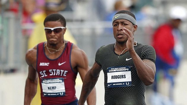 Mike Rodgers a Demek Kemp při stovce na americkém šampionátu. Mike Rodgers a Demek Kemp při stovce na americkém šampionátu.