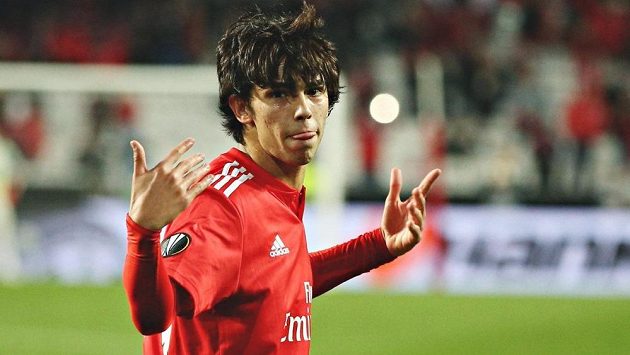 Devatenáctiletý portugalský talent Joao Félix se stane nejdražší akvizicí v historii Atlética Madrid. Devatenáctiletý portugalský talent Joao Félix se stane nejdražší akvizicí v historii Atlética Madrid.