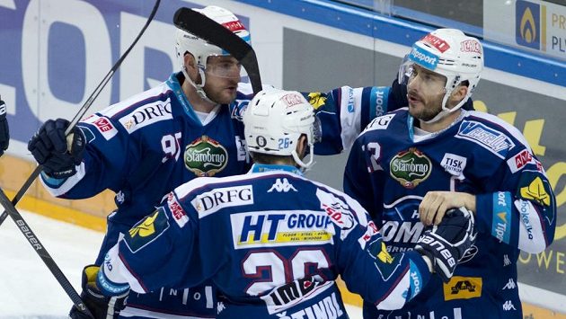 Leoš Čermák z Komety (vpravo) slaví svou vyrovnávací trefu proti Spartě. Leoš Čermák z Komety (vpravo) slaví svou vyrovnávací trefu proti Spartě.