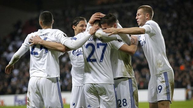 Michael Lüftner (uprostřed) oslavuje se spoluhráči z Kodaně gól proti Zlínu v Evropské lize. Michael Lüftner (uprostřed) oslavuje se spoluhráči z Kodaně gól proti Zlínu v Evropské lize.