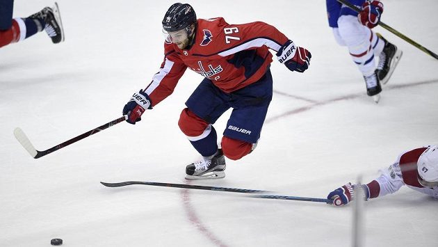 Nathan Walker (79) při svém debutu v NHL. Nathan Walker (79) při svém debutu v NHL.