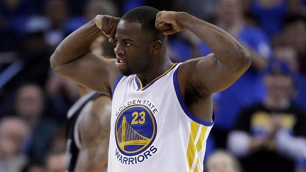 Basketbalista Golden State Warriors Draymond Green (23) během utkání proti san Antoniu. Basketbalista Golden State Warriors Draymond Green (23) během utkání proti san Antoniu.