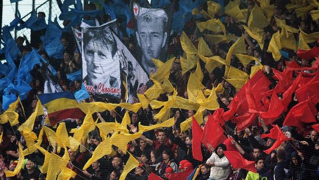 Fanoušci Sparty během utkání s Duklou. Fanoušci Sparty během utkání s Duklou.