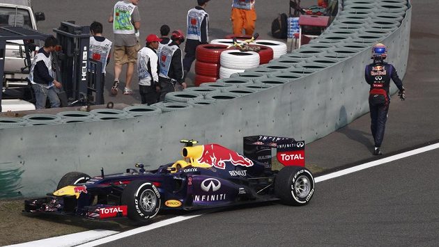 Webber po předčasném konci na čínské Grand Prix. Webber po předčasném konci na čínské Grand Prix.
