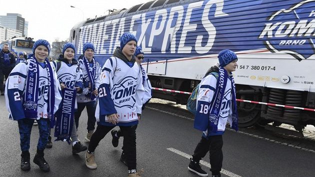 Kometa expres, vlak s hokejisty a fanoušky Komety Brno odjel na extraligový zápas se Spartou. Kometa expres, vlak s hokejisty a fanoušky Komety Brno odjel na extraligový zápas se Spartou.