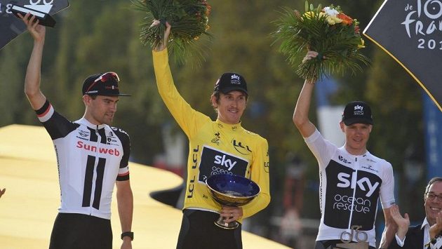 Geraint Thomas (uprostřed) při vyhlašování nejlepších při Tour de France. Geraint Thomas (uprostřed) při vyhlašování nejlepších při Tour de France.
