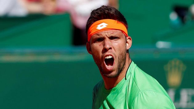 Jiří Veselý při utkání s Novakem Djokovičem ze Srbska v Monte Carlu. Jiří Veselý při utkání s Novakem Djokovičem ze Srbska v Monte Carlu.
