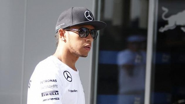 Brit Lewis Hamilton v depu před tréninkem na GP Maďarska. Brit Lewis Hamilton v depu před tréninkem na GP Maďarska.