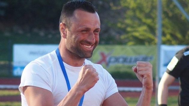David Oulehla slaví vítězství svého týmu David Oulehla slaví vítězství svého týmu