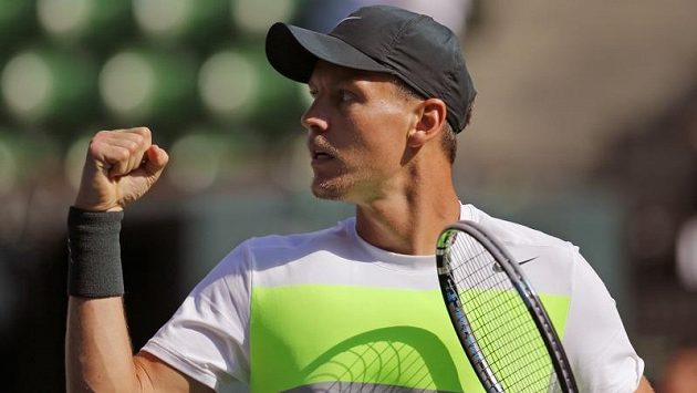 Tomáš Berdych na turnaji v Tokiu zatím válí. Tomáš Berdych na turnaji v Tokiu zatím válí.