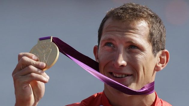 Rychlostní kanoista Brit Ed McKeever se zlatou medailí. Rychlostní kanoista Brit Ed McKeever se zlatou medailí.