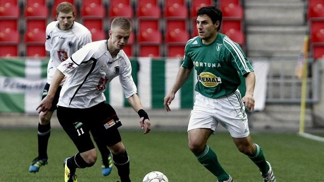Jaroslav Zelený (vlevo) ještě v dresu Hradce Králové. Jaroslav Zelený (vlevo) ještě v dresu Hradce Králové.