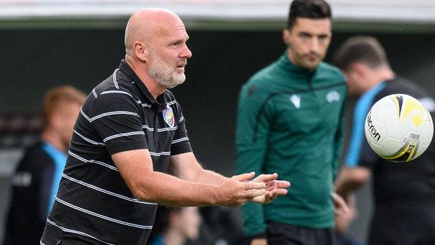 Trenér Viktorie Plzeň Michal Bílek se bude muset vypořádat s odchodem další opory. Trenér Viktorie Plzeň Michal Bílek se bude muset vypořádat s odchodem další opory.
