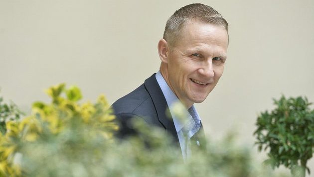 Finský trenér národního týmu florbalistů Petri Kettunen. Finský trenér národního týmu florbalistů Petri Kettunen.