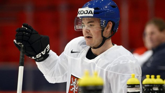 Útočník Jiří Hudler v hale Globen ve Stockholmu na prvním tréninku české hokejové reprezentace po příletu do dějiště hokejového mistrovství světa. Útočník Jiří Hudler v hale Globen ve Stockholmu na prvním tréninku české hokejové reprezentace po příletu do dějiště hokejového mistrovství světa.