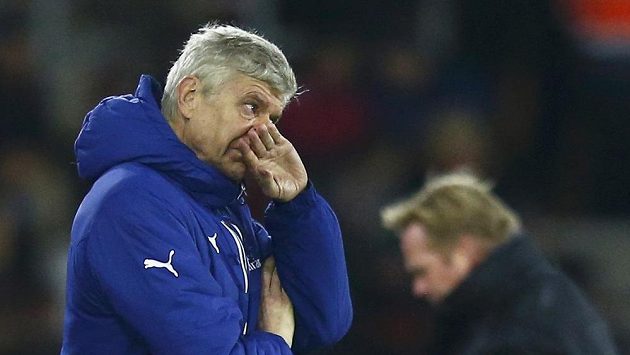 Arséne Wenger velmi nelibě nesl nezdary hráčů Arsenalu na hřišti Southamptonu. Arséne Wenger velmi nelibě nesl nezdary hráčů Arsenalu na hřišti Southamptonu.
