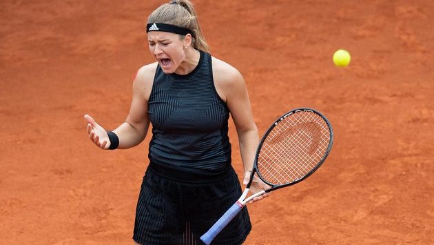 Česká tenistka Karolína Muchová po finále tenisového turnaje J&T Banka Prague Open. Česká tenistka Karolína Muchová po finále tenisového turnaje J&T Banka Prague Open.